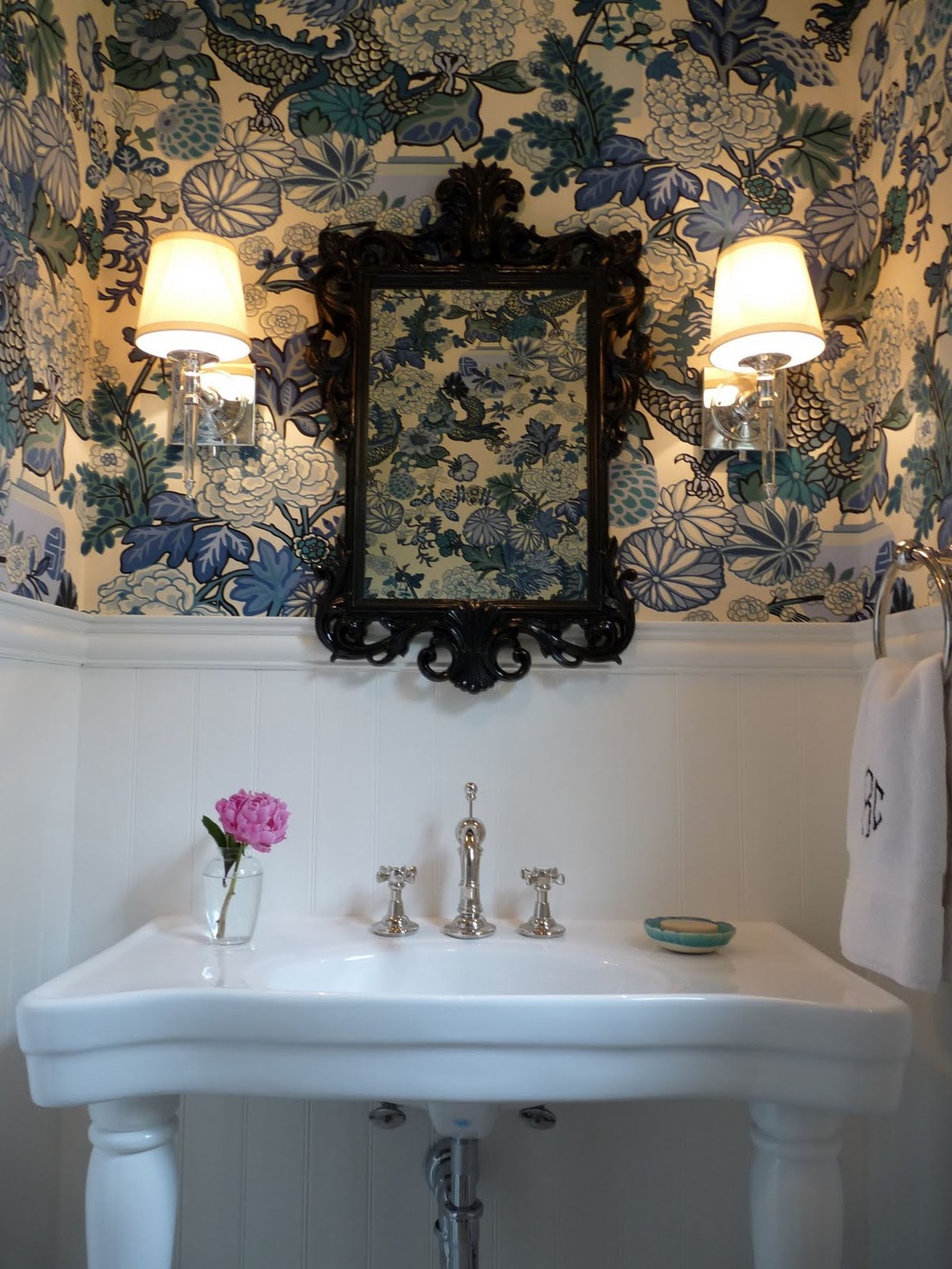 Eclectic Home Tour – Bold Powder Room!