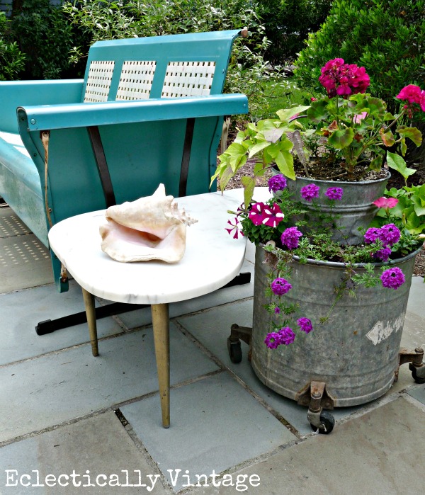 Simple Gardening Tips - I love the vintage galvanized mop bucket used as a container garden kellyelko.com #vintagedecor #gardeningtips #greenthumb #containergardening #gardeningtips 