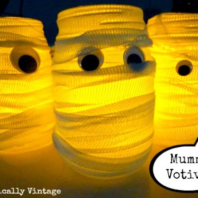Quick Easy Halloween Decor - love these mummy votives! kellyelko.com