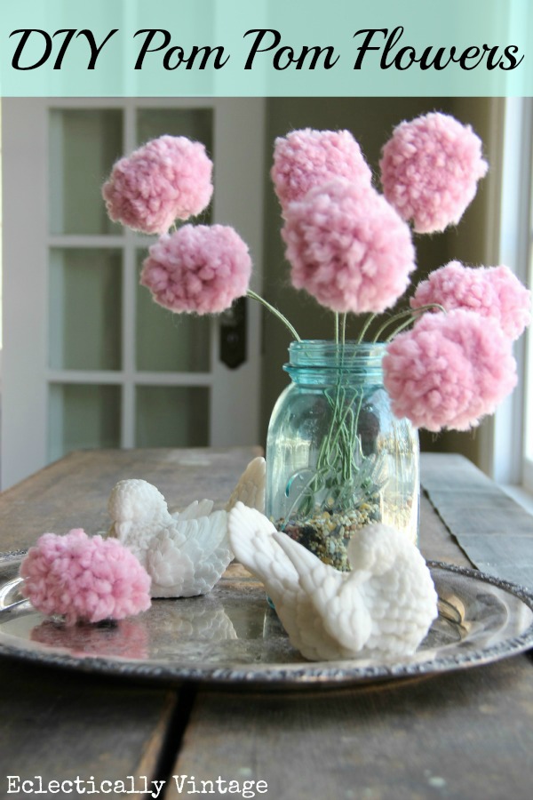 How to Make a Pom Poms Flowers … With a Fork!