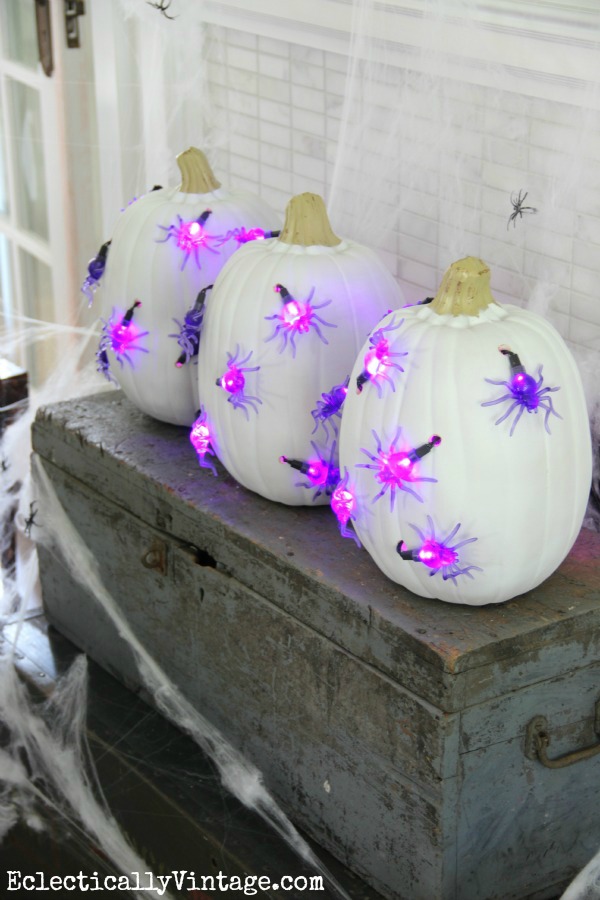 Halloween Decoration Ideas – My Spider Mantel