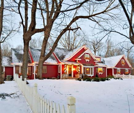 Red Holiday House tour kellyelko.com