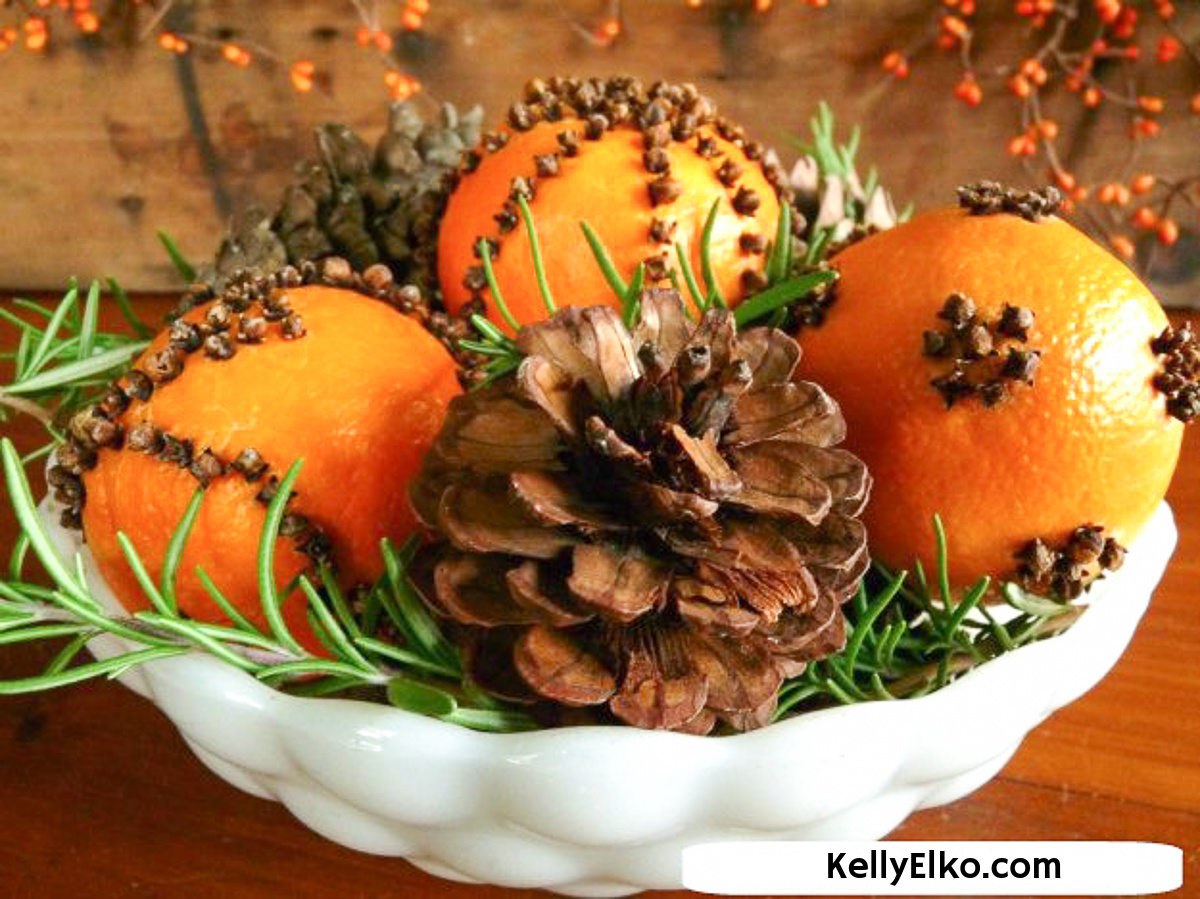 How to make orange pomanders that last for years! kellyelko.com