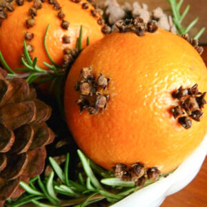 How to make pomanders that last for years kellyelko.com Such a fun Christmas craft for the whole family