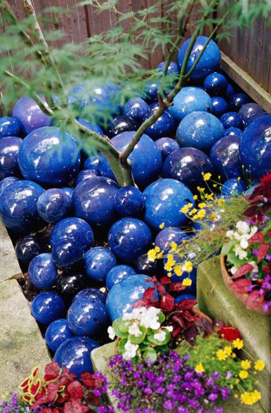 balls skurrile backyard inspire kellyelko mulch globes dreamstream