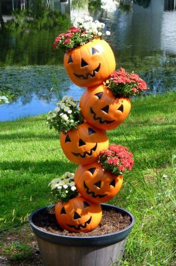 8 Creative Ideas for Cheap Plastic Pumpkin Pails kellyelko.com