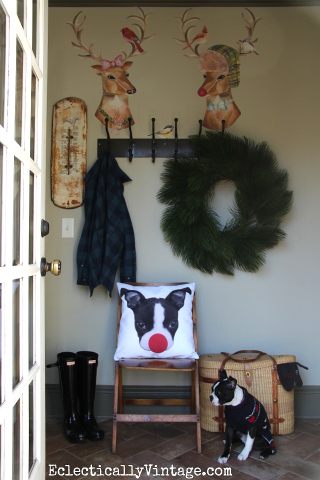 Christmas mudroom kellyelko.com