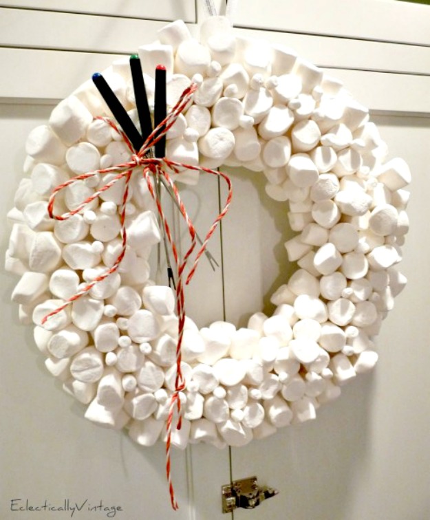 Make this Marshmallow Wreath for Christmas kellyelko.com