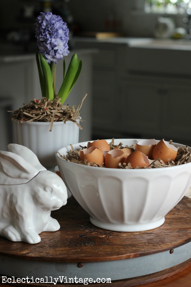 Love this natural spring centerpiece! kellyelko.com