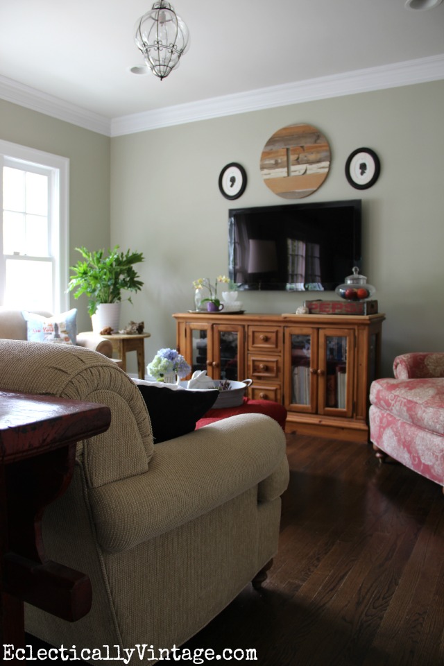 Before small family room - wait until you see the after! kellyelko.com #beforeandafter #familyroom