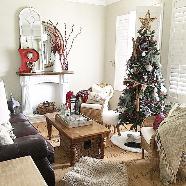 Kelly Loves – Decking the Halls