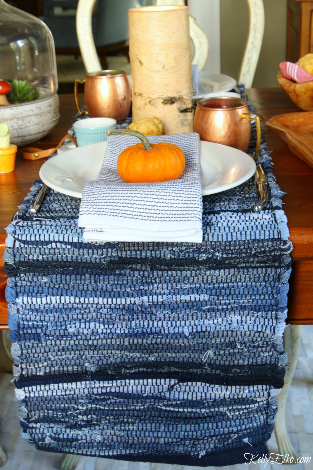 Love the texture of this nubby blue table setting for fall kellyelko.com