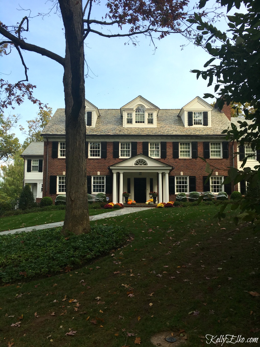 Love this classic brick colonial house - see more fall homes with curb appeal kellyelko.com