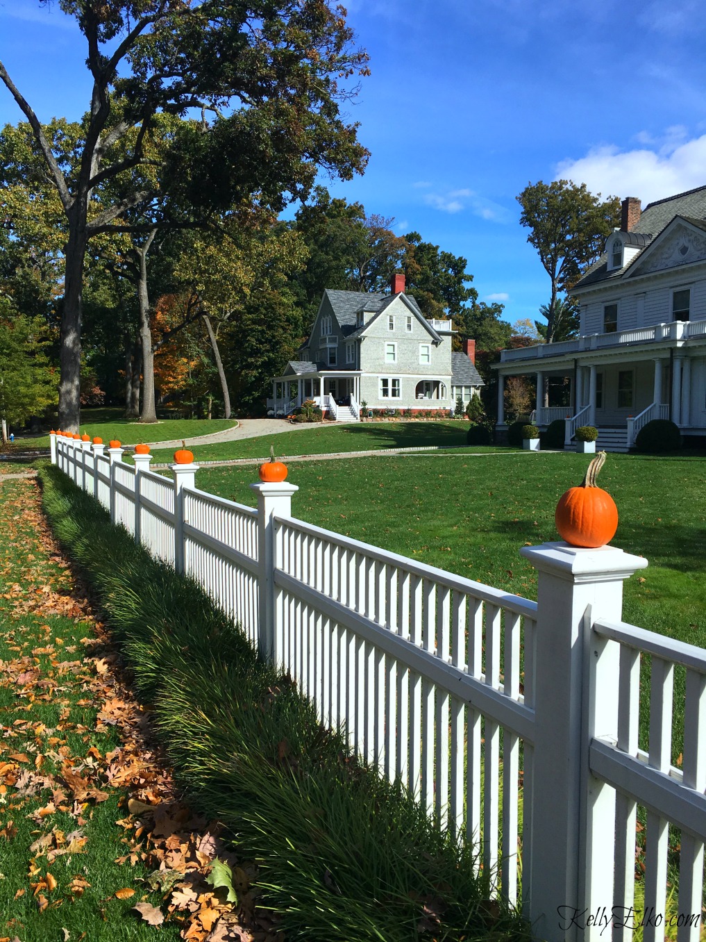 Pumpkin picket fence - see more fall homes with curb appeal kellyelko.com