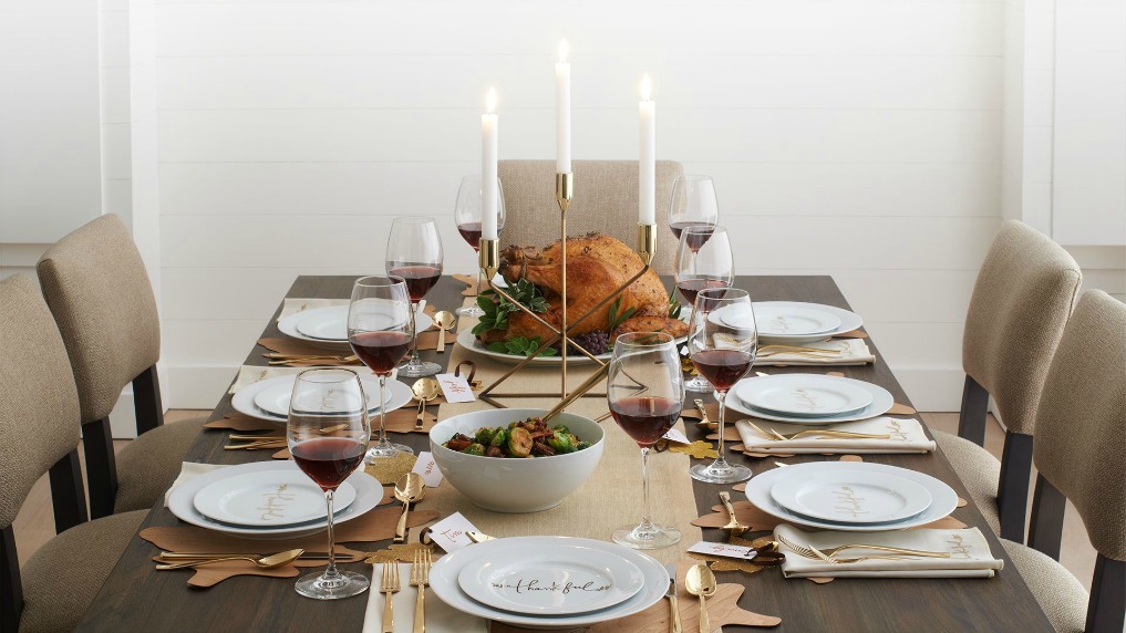 Thanksgiving tables in gold kellyelko.com