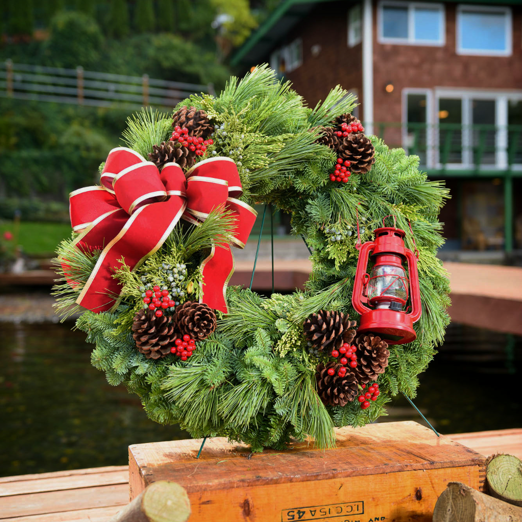 Love this gorgeous wreath complete with mini lantern from Lynch Creek Farm kellyelko.com