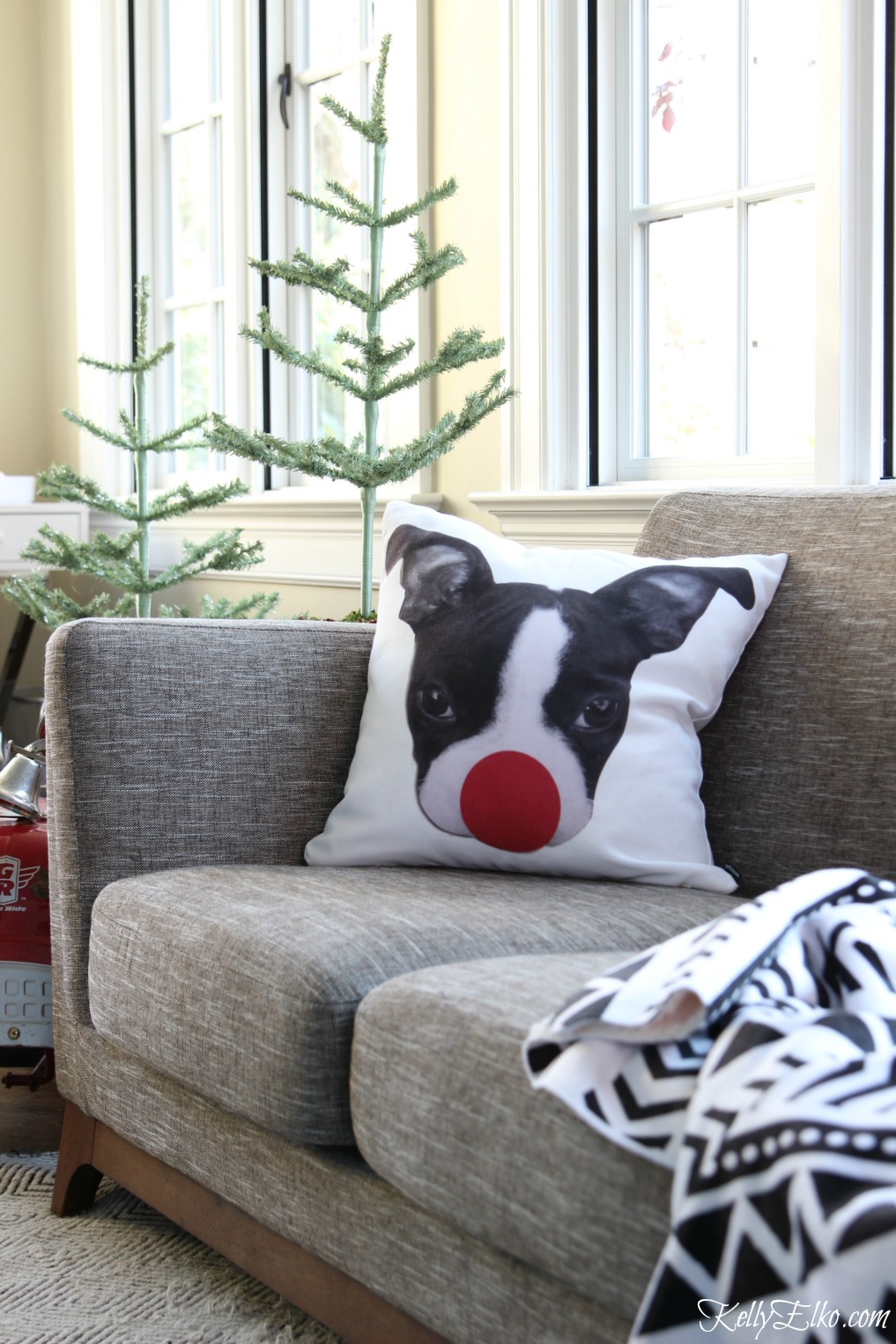 Love this adorable Boston Terrier Rudolph pillow kellyelko.com