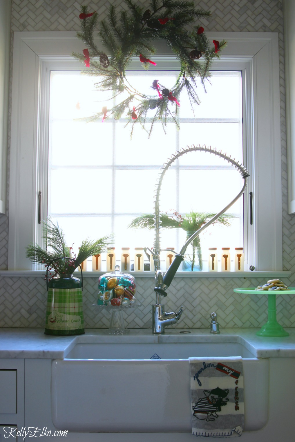 christmas-kitchen-window