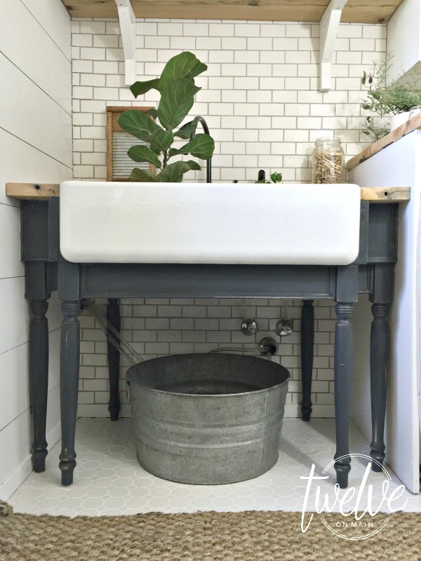 Love this farmhouse sink in the laundry room 