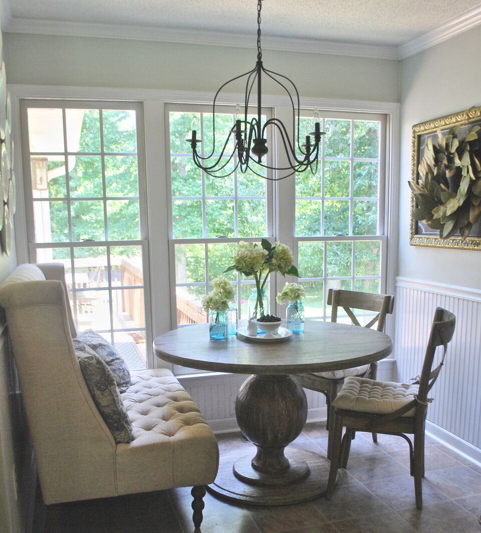 kitchen-breakfast-nook-round-table