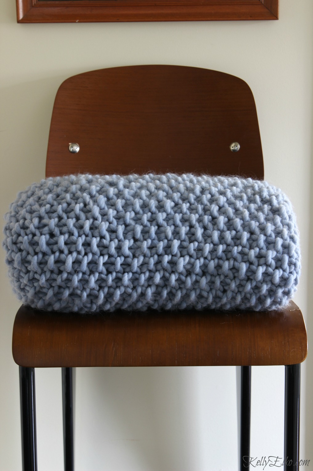 Love this beautiful chunky wool blanket - see how easy it is to make your own kellyelko.com