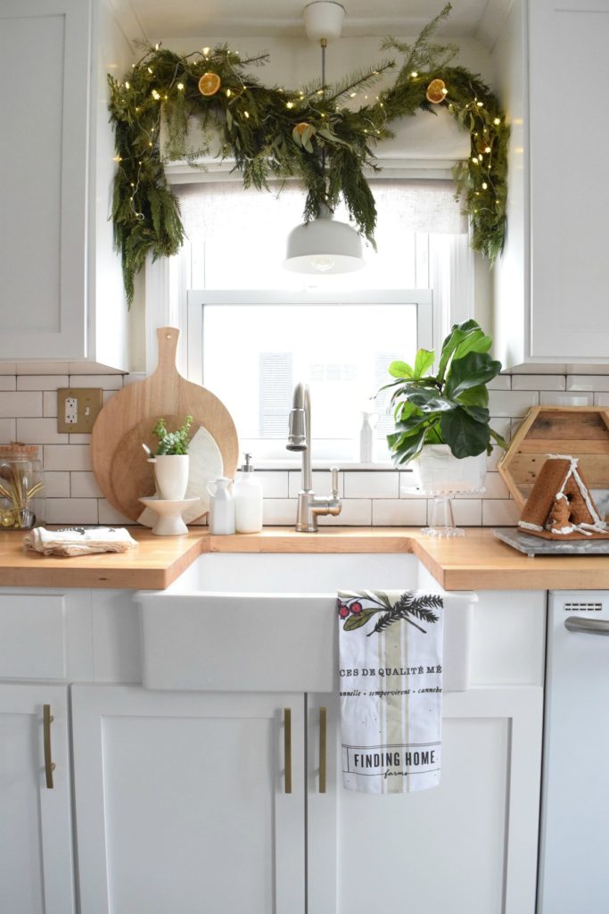 Christmas window garland 