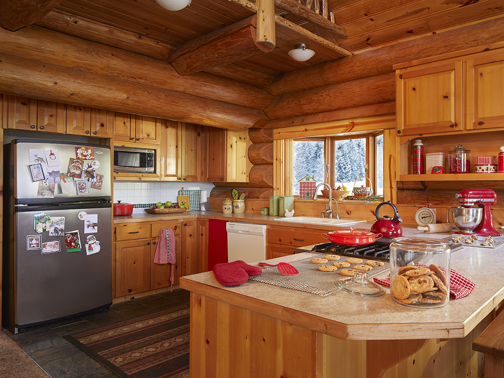 Cozy log cabin kitchen kellyelko.com