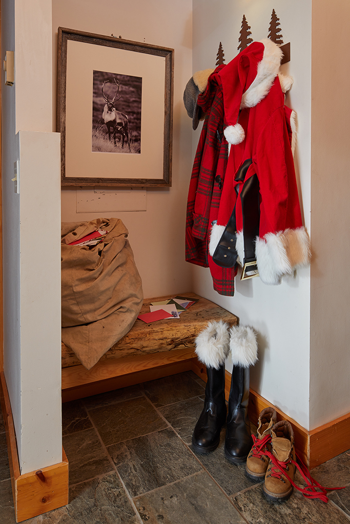 Santa's mudroom kellyelko.com