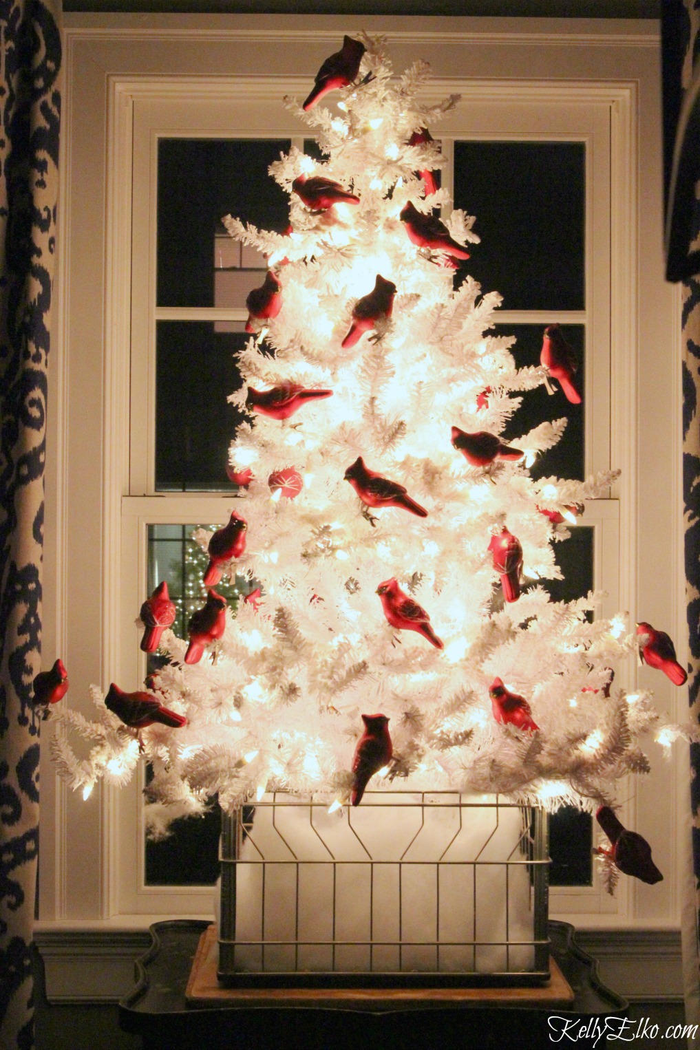 Christmas Lights at Night Home Tours - 35 homes by the glow of light - love this gorgeous white tree kellyelko.com