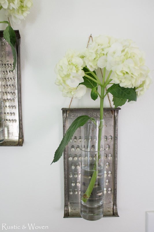 Turn old graters into fun vases 