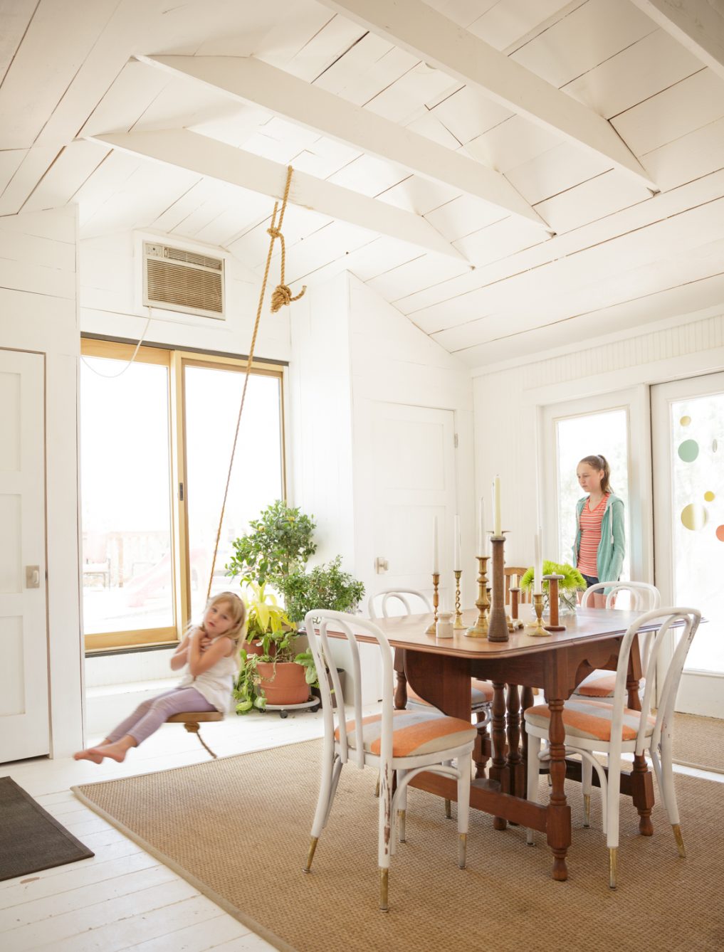 Love the painted planked wood ceiling and floors in this cozy dining room