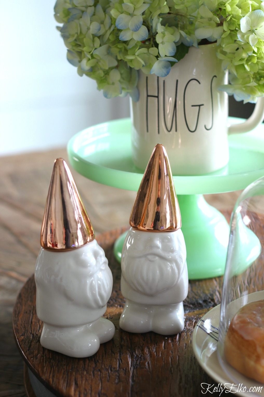 How cute is this pair of gnome salt and pepper shakers with gold hats kellyelko.com