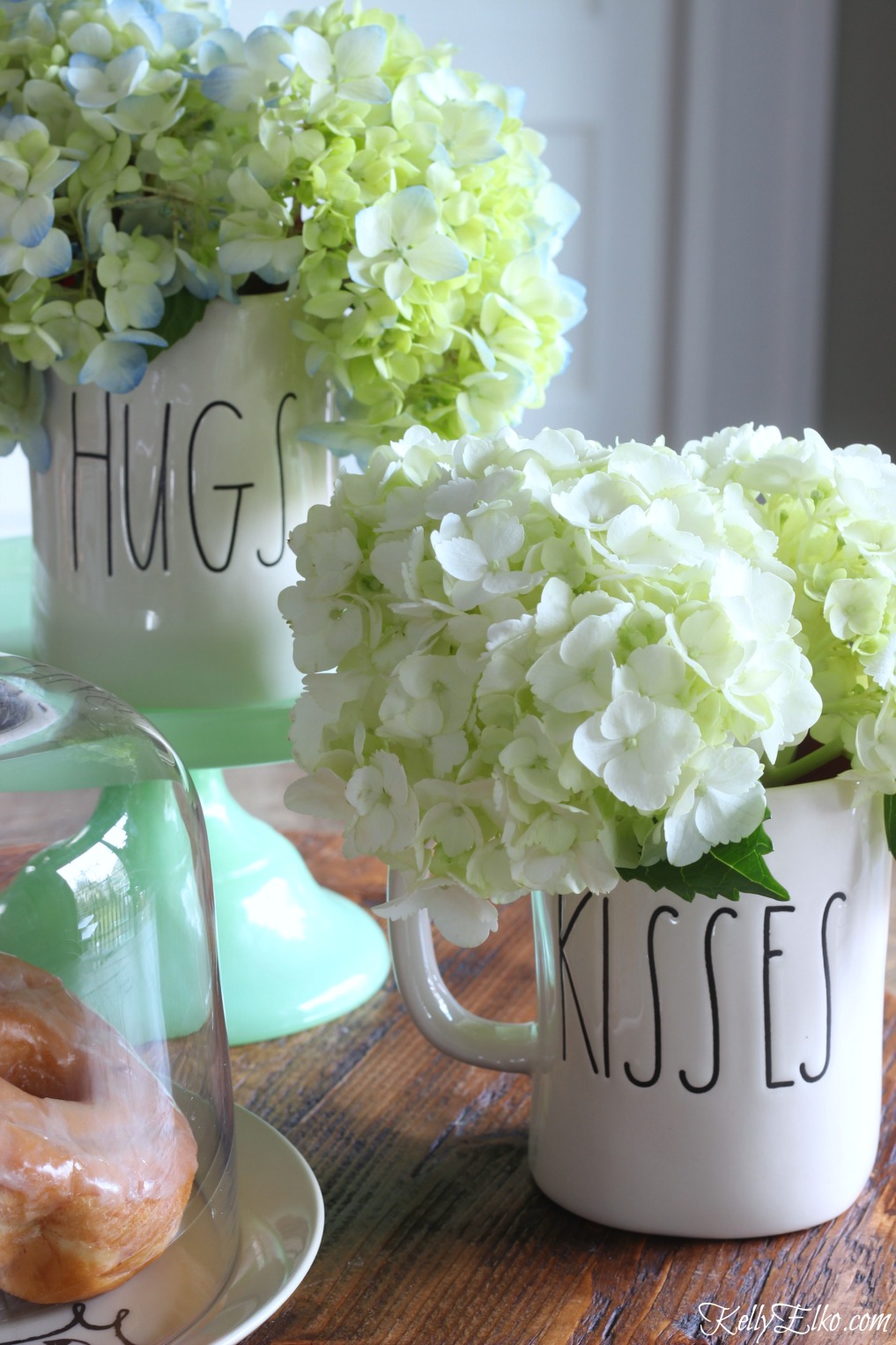 Valentine hydrangea centerpiece in fun Rae Dunn mugs kellyelko.com