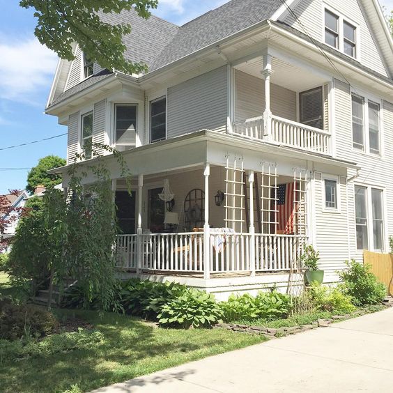 Tour this charming 1850 home filled with farmhouse style kellyelko.com