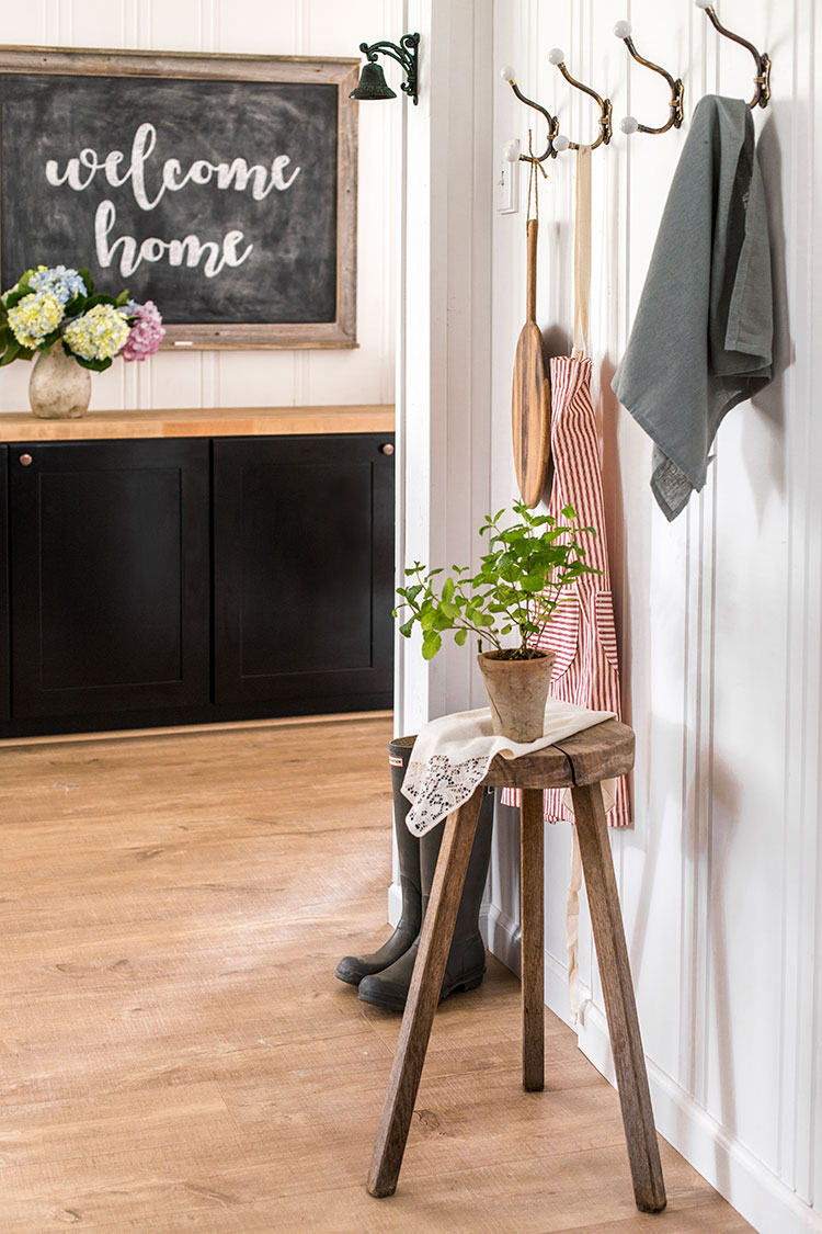 Entry with vintage style coat hooks 