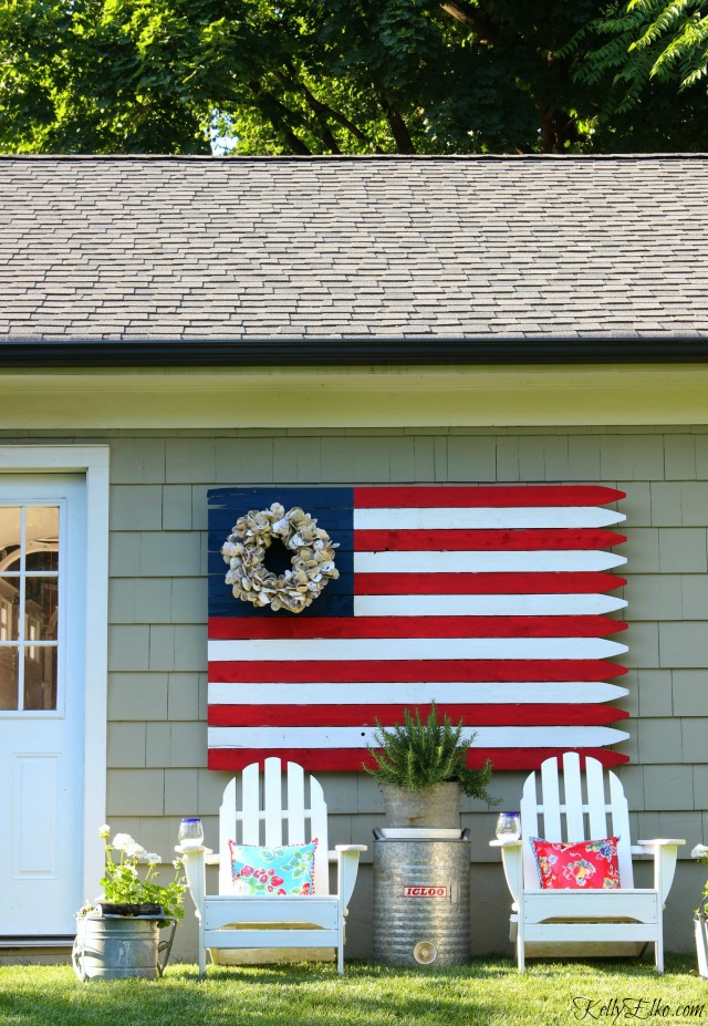 DIY Fence Flag - kellyelko.com #flag #patriotic #diy #fourthofjuly #memorialday 