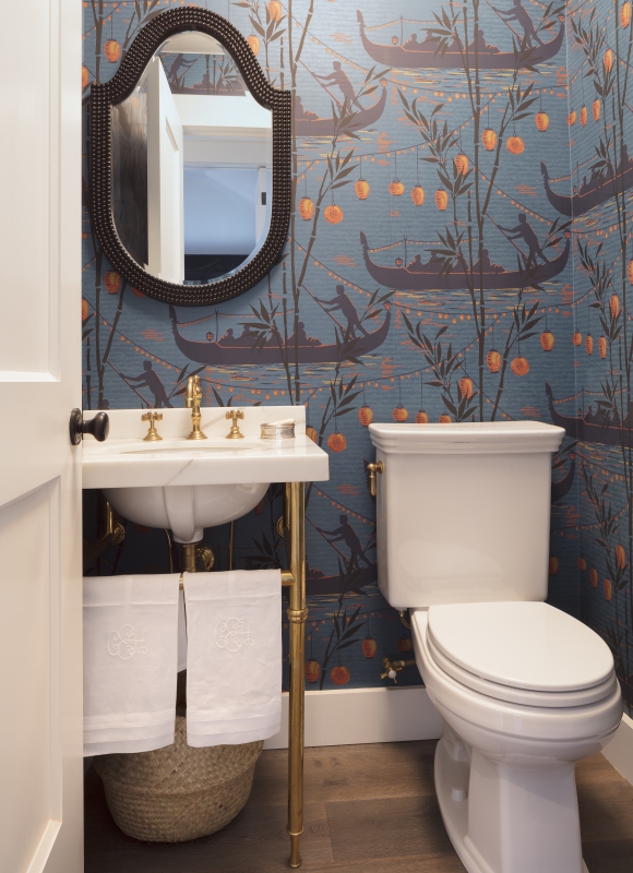 Small powder room with dramatic blue Asian wallpaper 