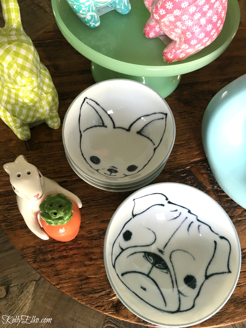 Love these adorable bowls with dogs painted on them kellyelko.com