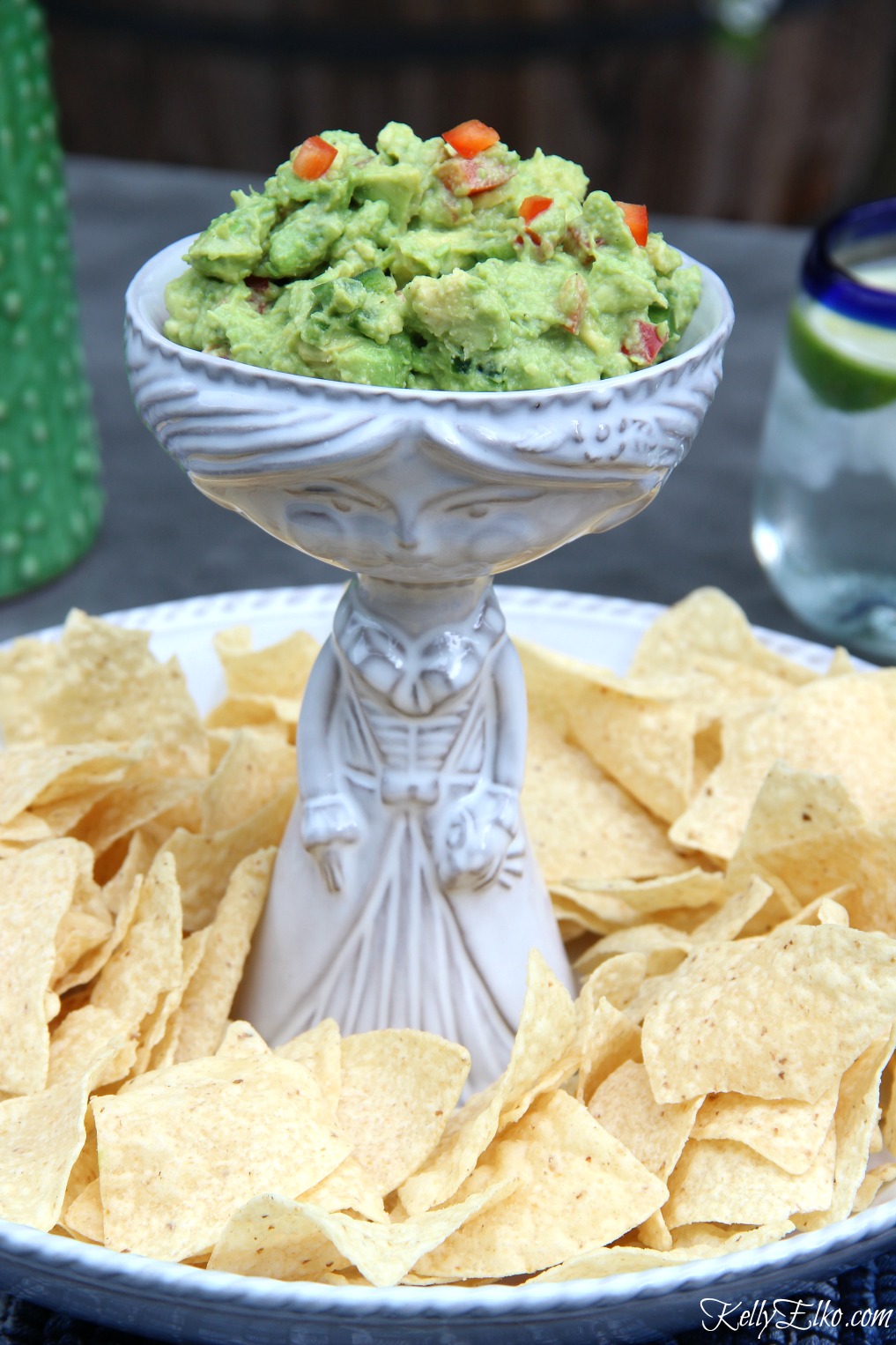 Carmen chip and dip bowl and a delicious guacamole recipe kellyelko.com #guacamole #guac #recipes #appetizers #cincodemayo #mexicanfood #partyfood #dips 