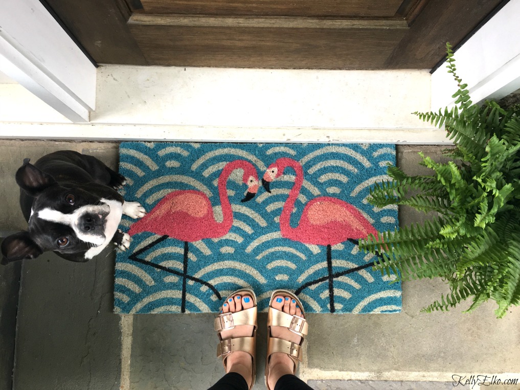 Pink flamingo doormat brightens up a porch kellyelko.com