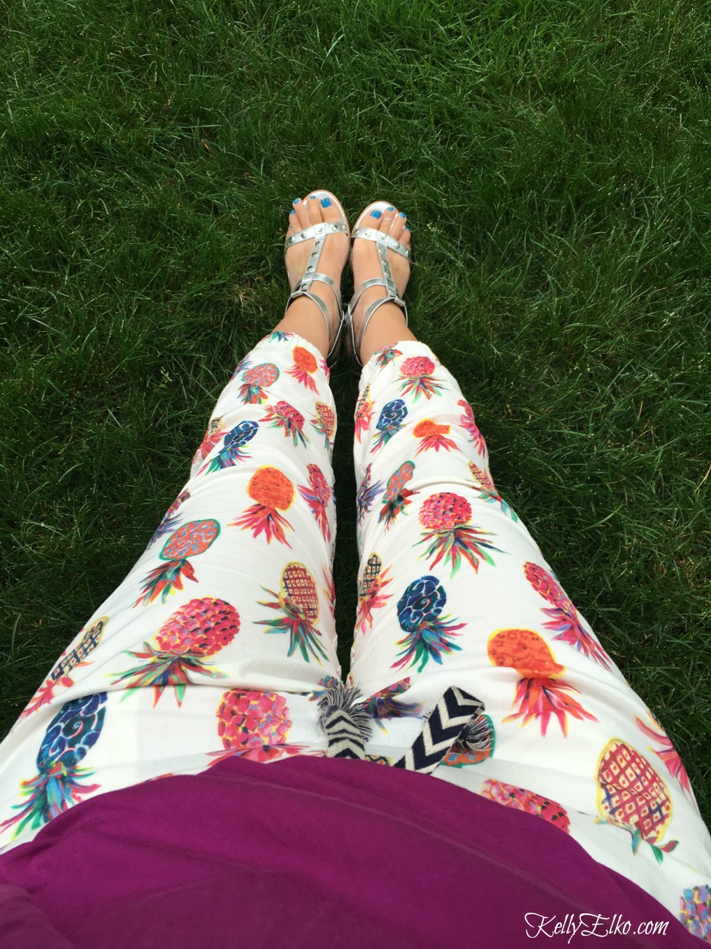 Pineapple joggers are perfect for summer - I love the fun, colorful print. Summer sale clothes 2017 kellyelko.com