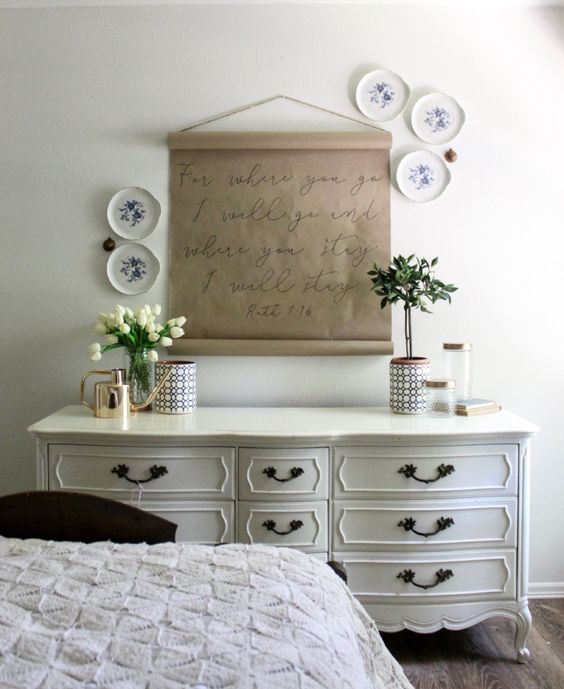 Farmhouse tour - hang a roll of butcher paper and write your favorite quote