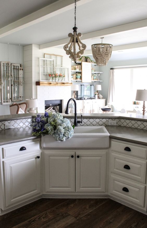 Farmhouse tour - love the farmhouse sink 