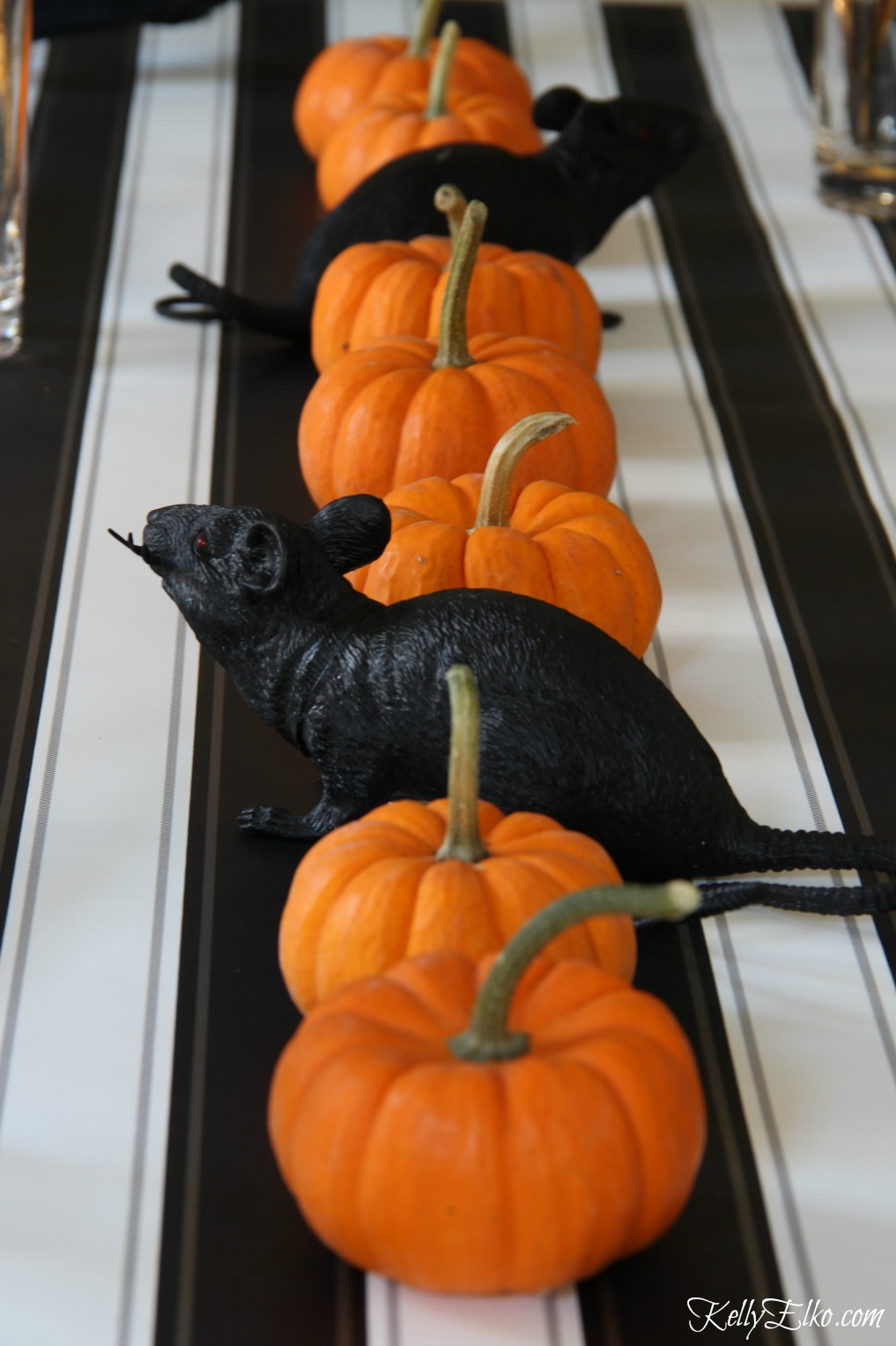 Simple Halloween Table