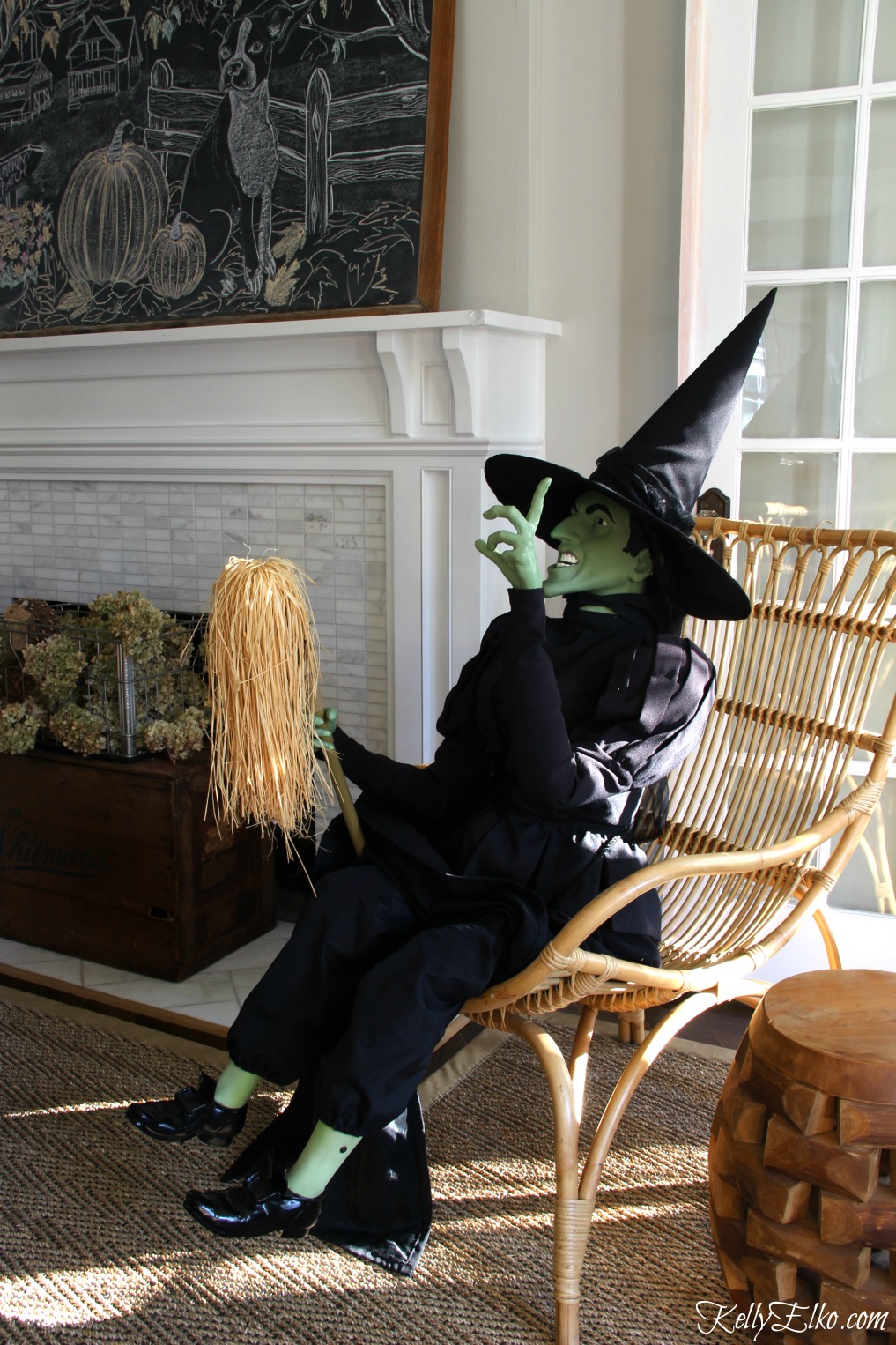 Quick Easy Halloween Decor - love this life size Wicked Witch of the West kellyelko.com