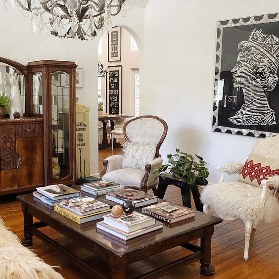 Love the Ann Carrington queen art in this stunning 1927 home tour