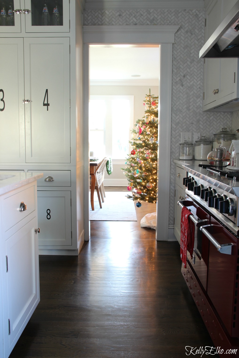 Christmas Kitchen - love the red stove kellyelko.com