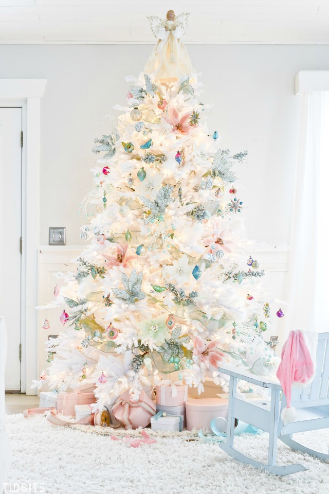 Creative Christmas Decorating Ideas - love this amazing white Christmas tree with pastel ornaments 