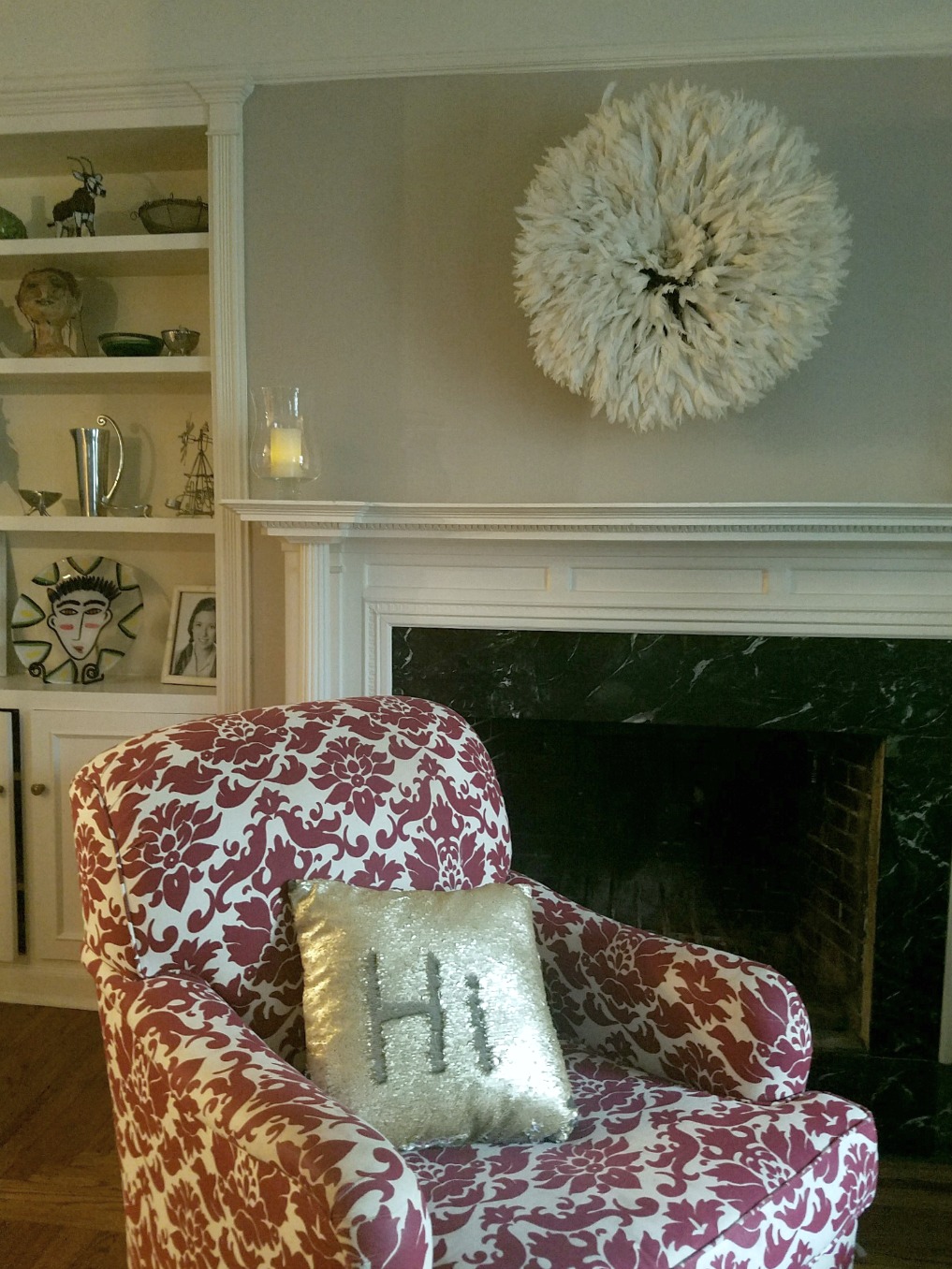 Love the juju hat over the mantel kellyelko.com