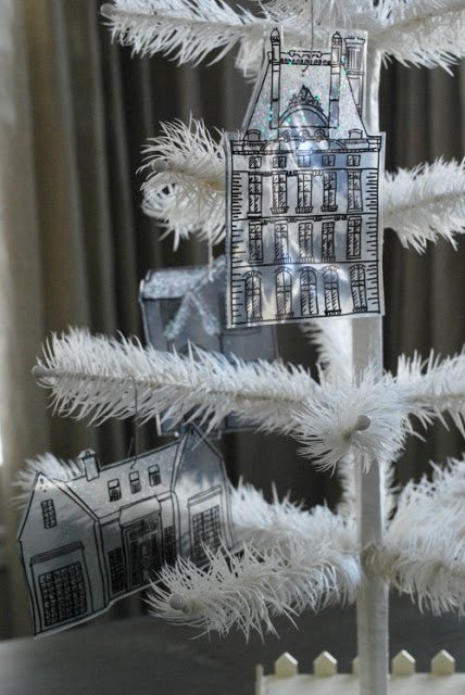 Creative Christmas Decorating Ideas - love these handmade shrinky dink ornaments
